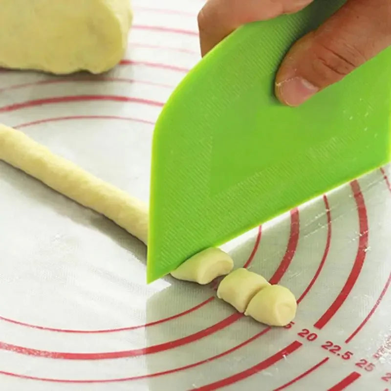 Plastic Dough Weight Cutter Cookie Fondant Bread Pizza Tools Spatula For Cakes